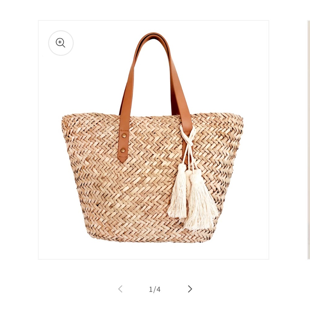 Natural Seagrass Market Tote 
Stylish Tan Woven Tote Bag